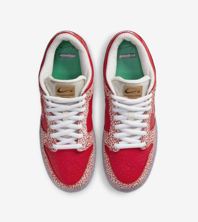 dunk low sting water